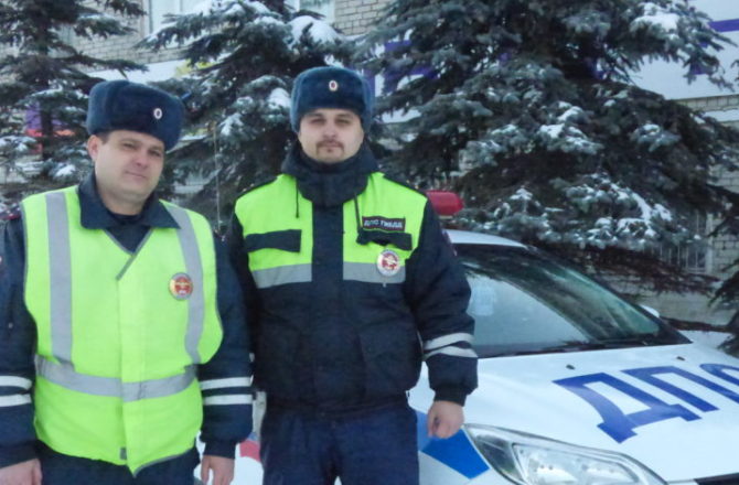 Сотрудники отдела ГИБДД Соликамска спасли мужчину